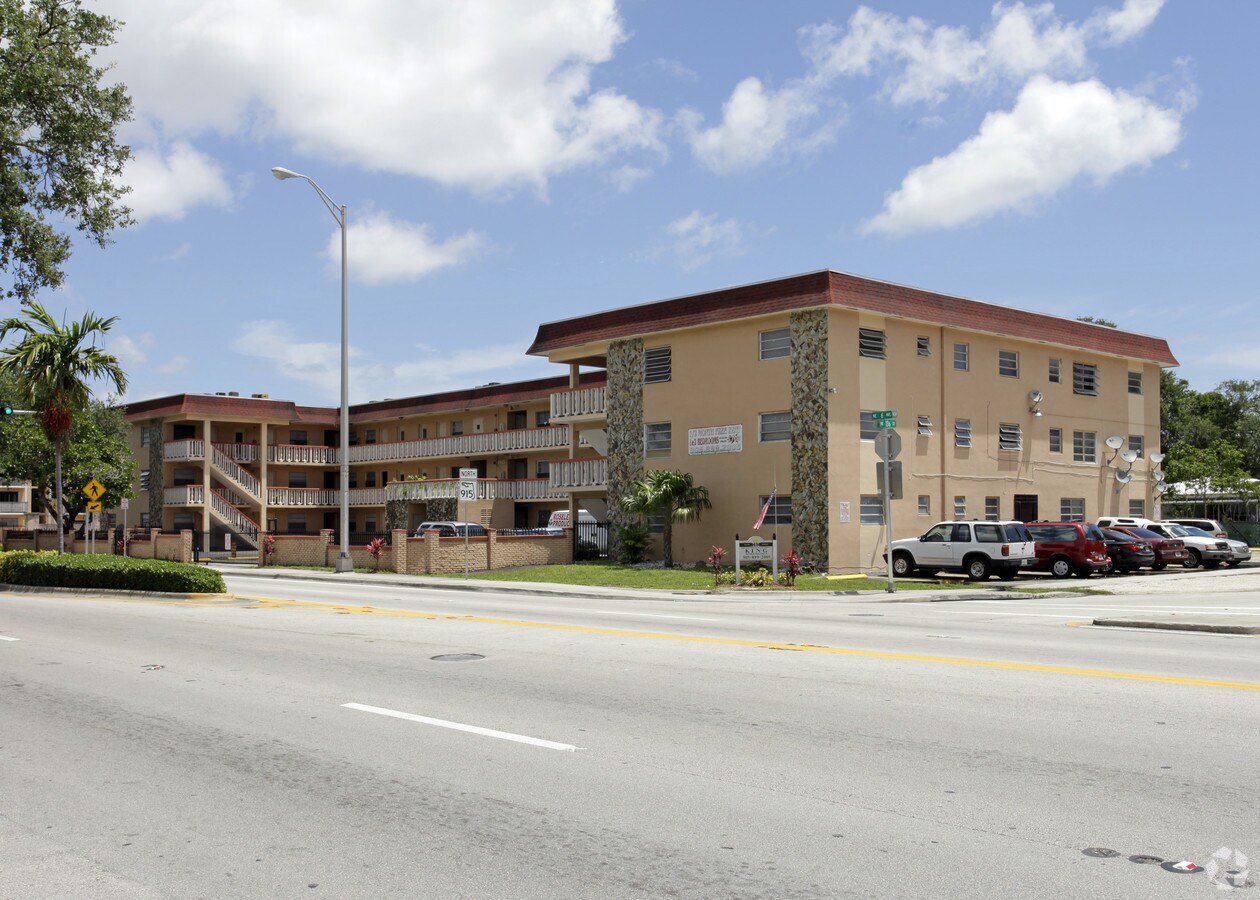 Ocean King Apartments - North King Apartments