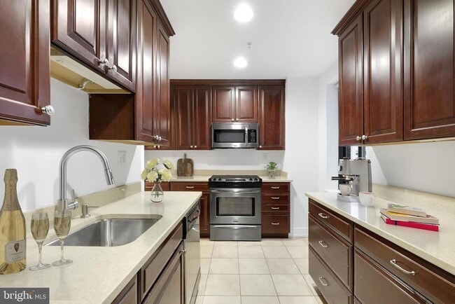 Building Photo - 222 W Rittenhouse Square Unit 1605