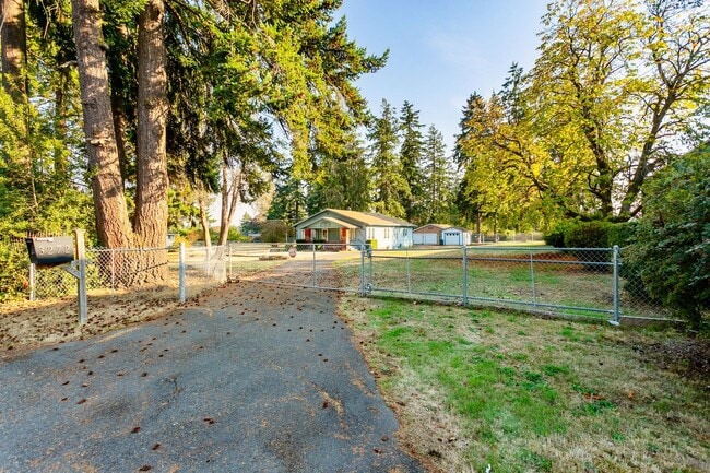 Building Photo - 3 bd 1 bath home