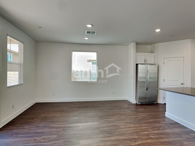 Photo - 134 Charmante Tulip Lane