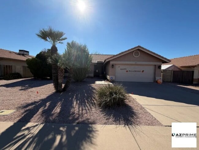 Building Photo - Family Home