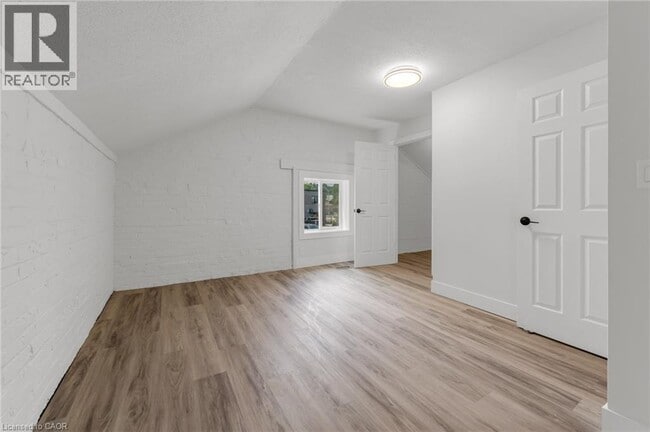 Photo - 22 Stirton St