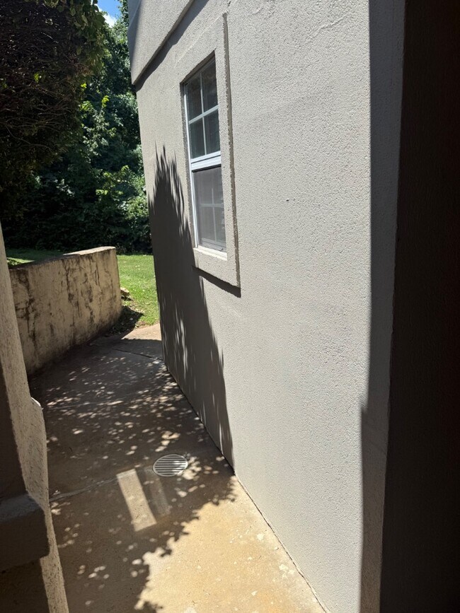 175 W Rockford Dr