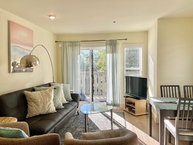 Fully Furnished 2 Bedroom - Queen Anne Ave! - Fully Furnished 2 Bedroom - Queen Anne Ave! Condo