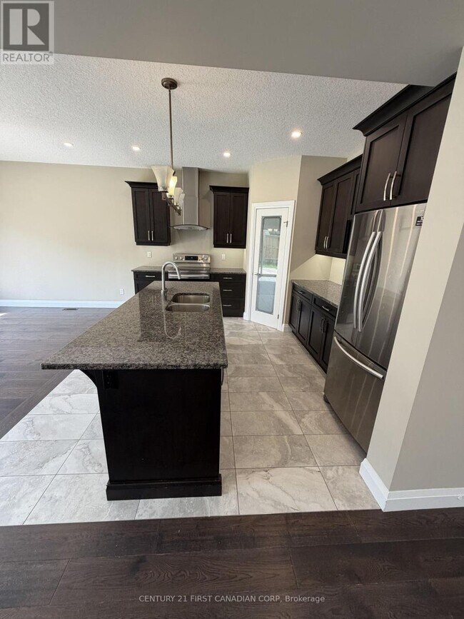 Photo - 2779 Oriole Dr