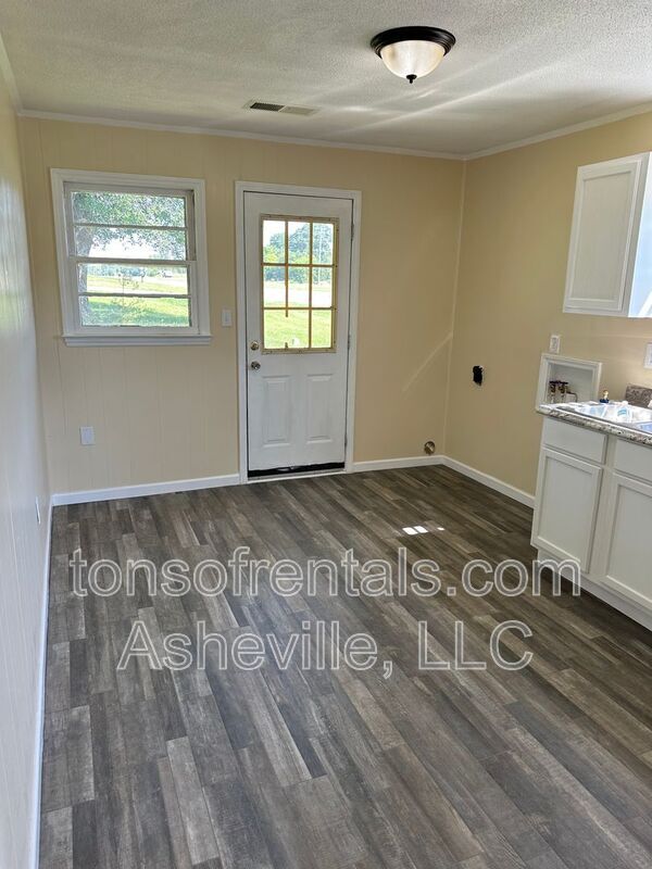 Photo - 3126 US-221 Unit Apt 8