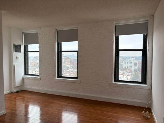 Photo - Dupont Circle Studio Apartment W/Roof Top & Front Desk Available Now!