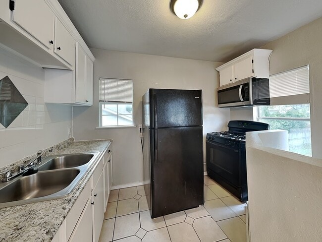 Photo - 2911 Ryan Ave