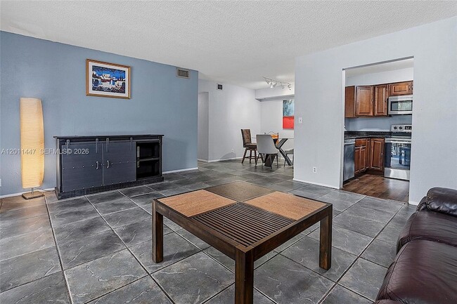 Photo - 3083 N Oakland Forest Dr Unit 206