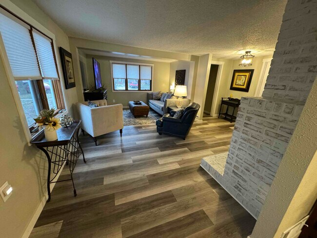 Photo - 856 Wisconsin Ave SW