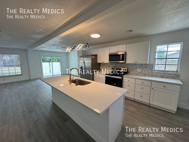 Photo - 1718 Palmer Ln