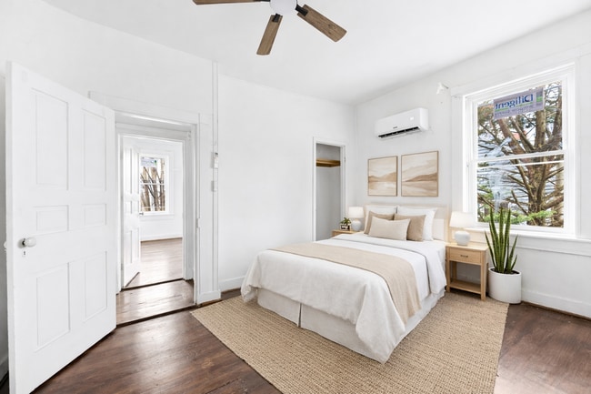 Photo - 3110 Main St