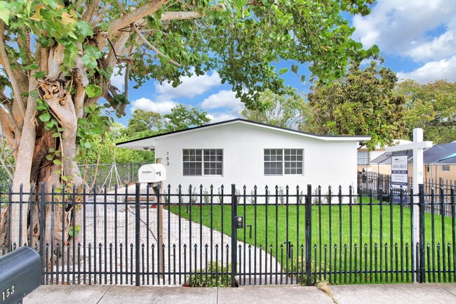 Building Photo - 153 NW 42nd St