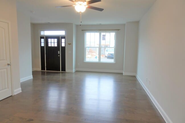 Photo - 124 Creekland Wy
