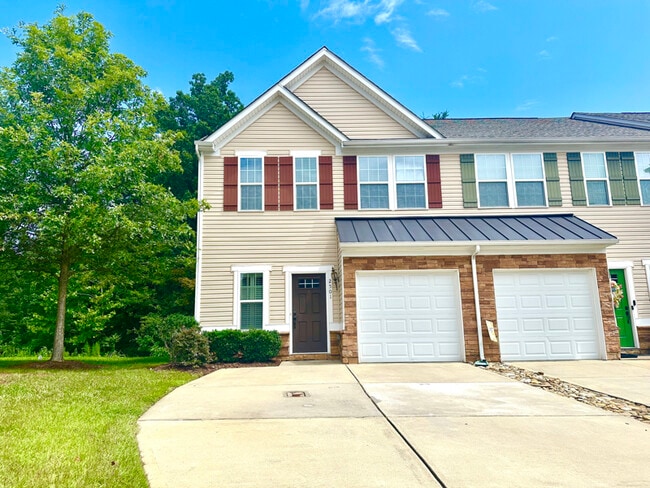 Building Photo - 2501 Silverthorn Dr Rental