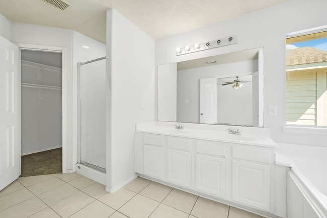 Photo - 307 Gateship Dr