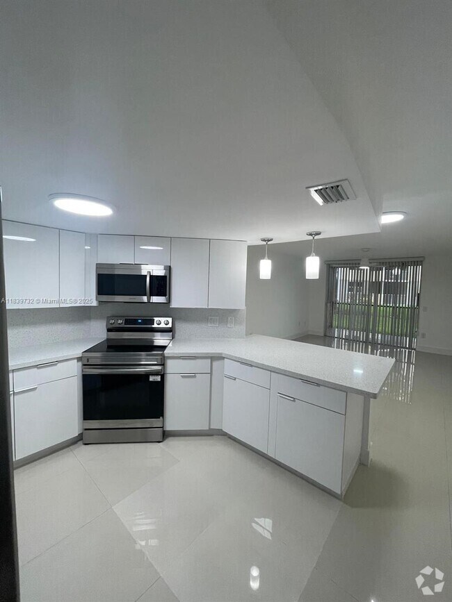 Building Photo - 8225 Lake Dr Unit 104 Rental
