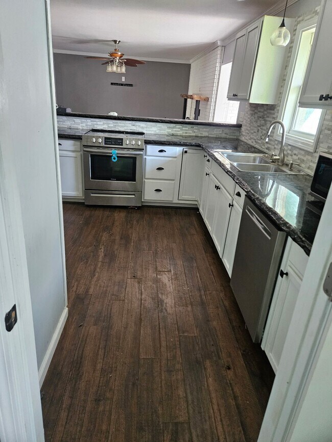 Photo - 1115 University Blvd