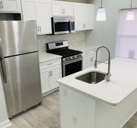 Building Photo - 820 N Lakewood Ave