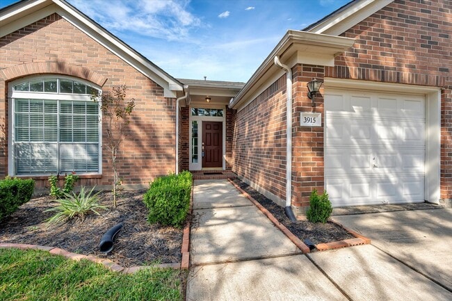 Photo - 3915 Summerfield Dr