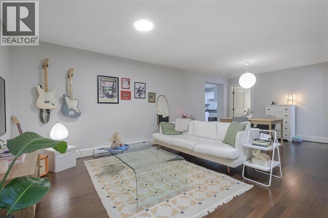 518 16th St E Unit Suite