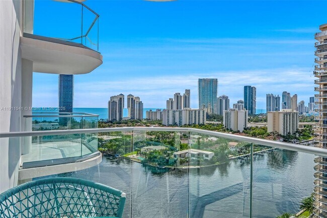 Photo - 19707 Turnberry Way Unidad 21E