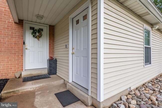 Building Photo - 560B Thrush Ct Rental