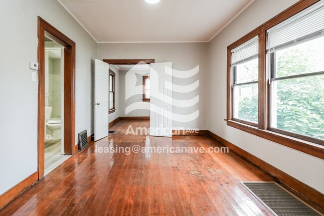 Photo - 522 E 3rd St