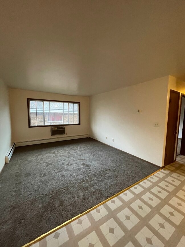 Living Rm 824 - 3170 S Brust Ave