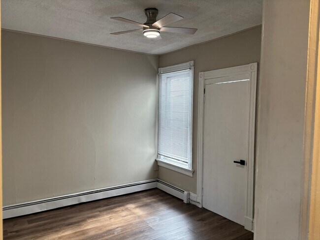 Photo - 633 Main St Unit 3