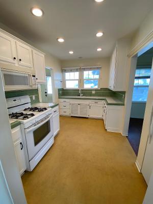 Cocina - 4153 Duquesne Ave