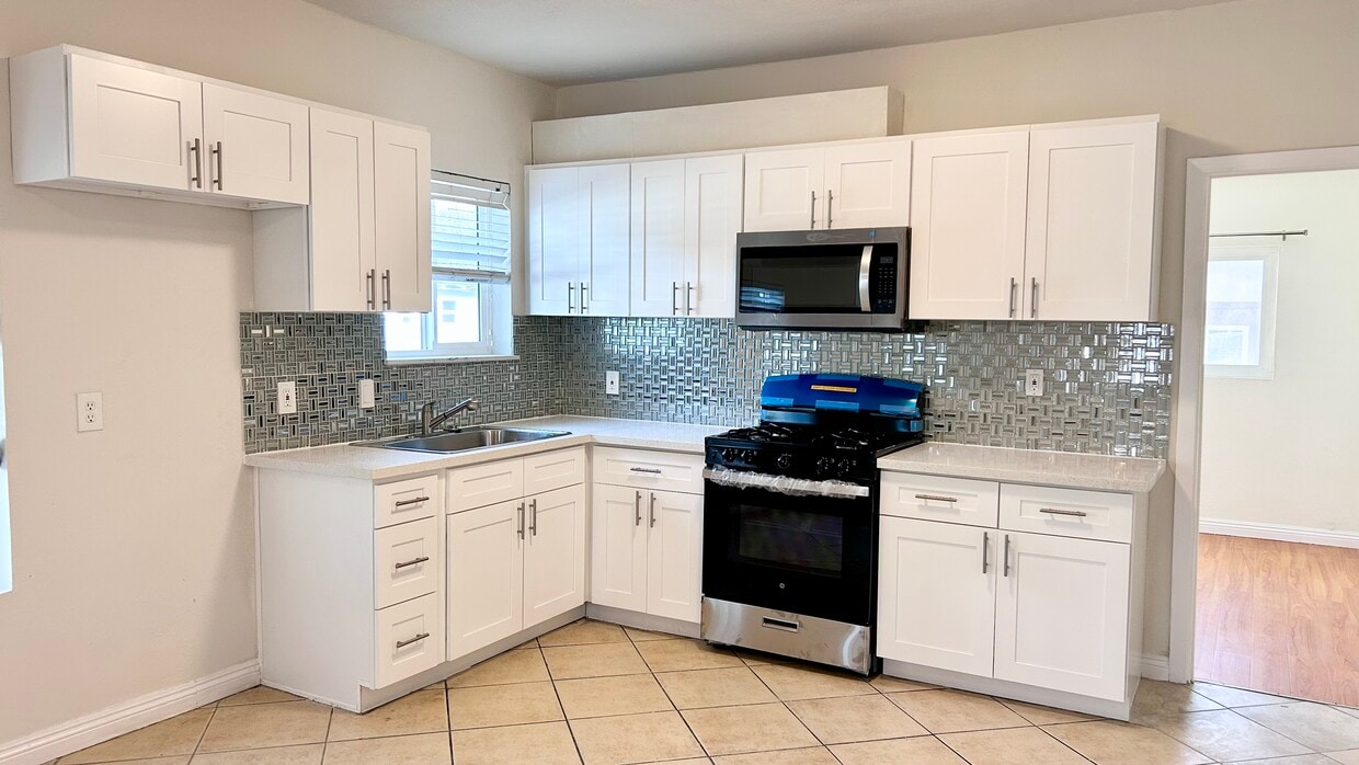 Photo - 1116 E 16th St (Long Beach, CA)