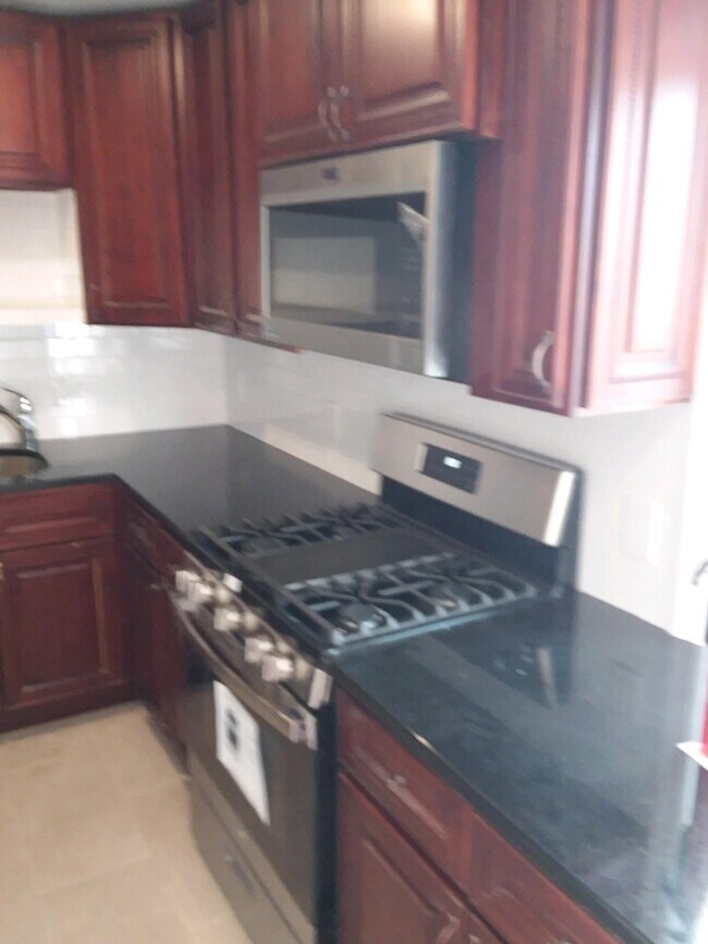 2465 Lemoine Ave Unit B
