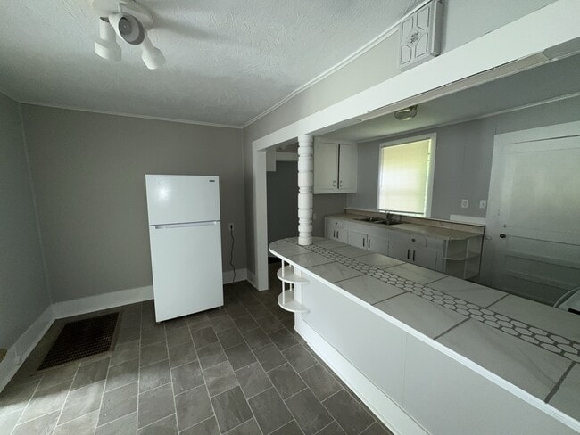 Photo - 3755 Newman Ave