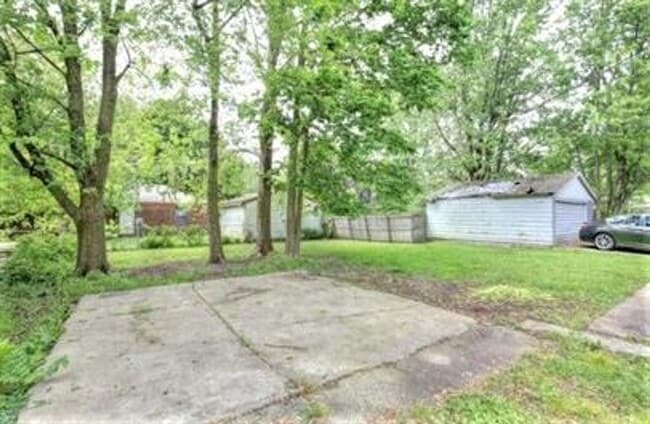 Photo - 1011 W Tremont St