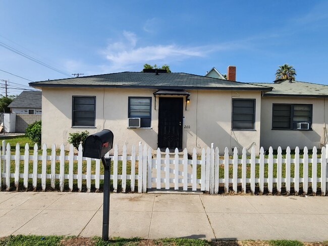 Building Photo - Pershing Duplex Unit 260 W 18th St