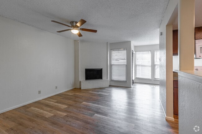 2 habitaciones, 2 baños - 1136 pies cuadrados - Sala de estar - Midland Village Apartments