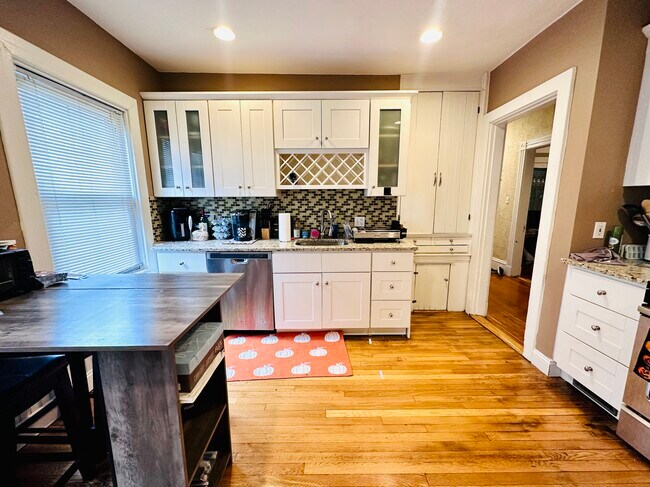 28 Brooks St Unit 3