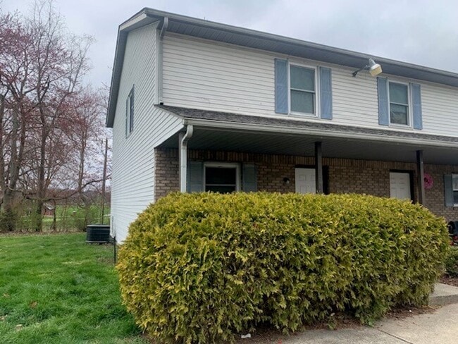 Building Photo - 1300-1302 S Hickory Grove Lane Unit 1302 S Hickory Grove Lane