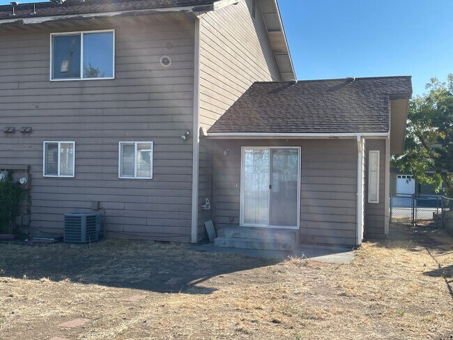 1322 W Lakeside Dr Unit 1322 Lakeside Drive