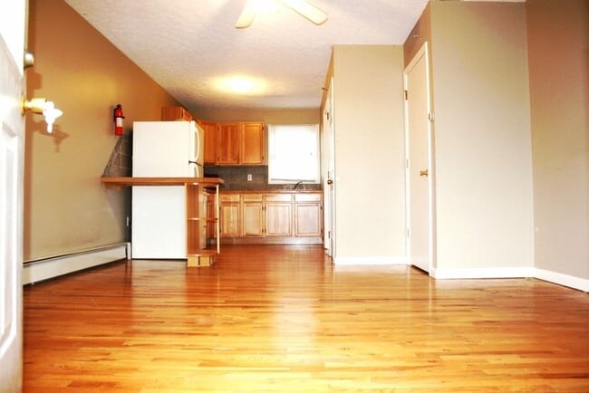 Building Photo - 203 E College Ave Unit #1