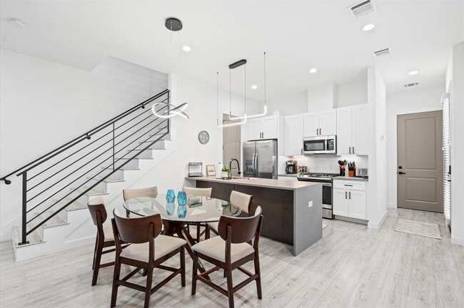 Photo - 6829 Cadillac St