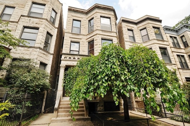 Building Photo - 910 W Newport Ave Unit 2