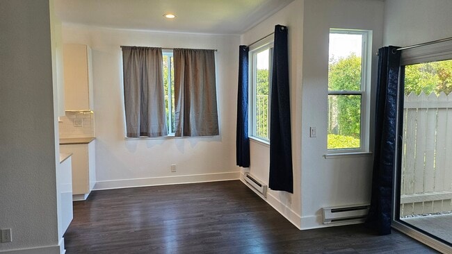 Building Photo - 245 Lakeshore Ct Unit The Shores
