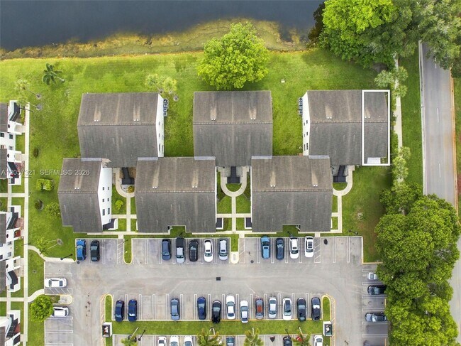 Photo - 11396 Taft St Unit 11396