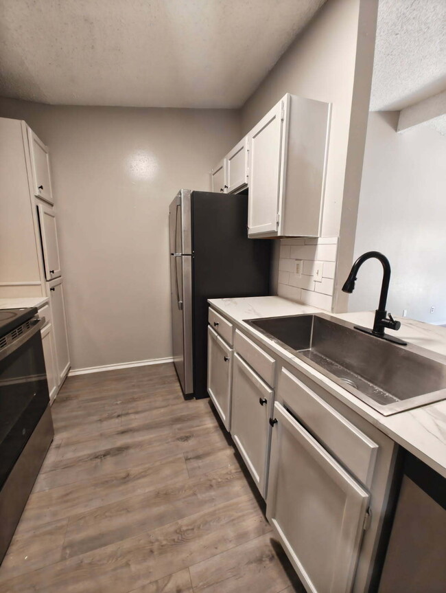 Photo - 5512 Lochmoor-