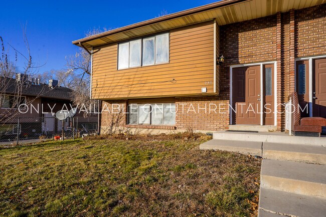 Photo - 230 W Foxbridge Dr