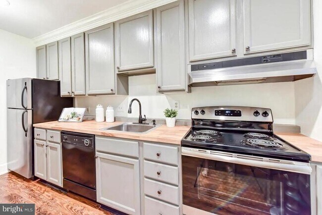 Photo - 106 7th St SE