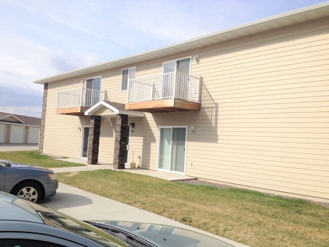 Building Photo - 2 bedroom / 1 bathroom with garage Unit 509#2