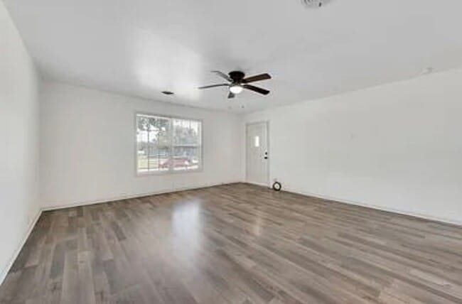 Photo - 725 W Brock St